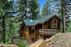 Exterior - Boccard Point Cabin w/ Jacuzzi and Wood Stove at Green Springs Inn (Ashland)