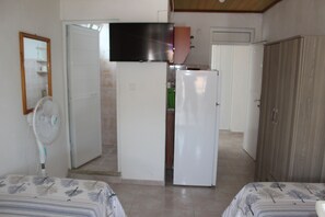 Hypo-allergenic bedding, desk, free WiFi, bed sheets - Titiz Pansiyon (Marmara)