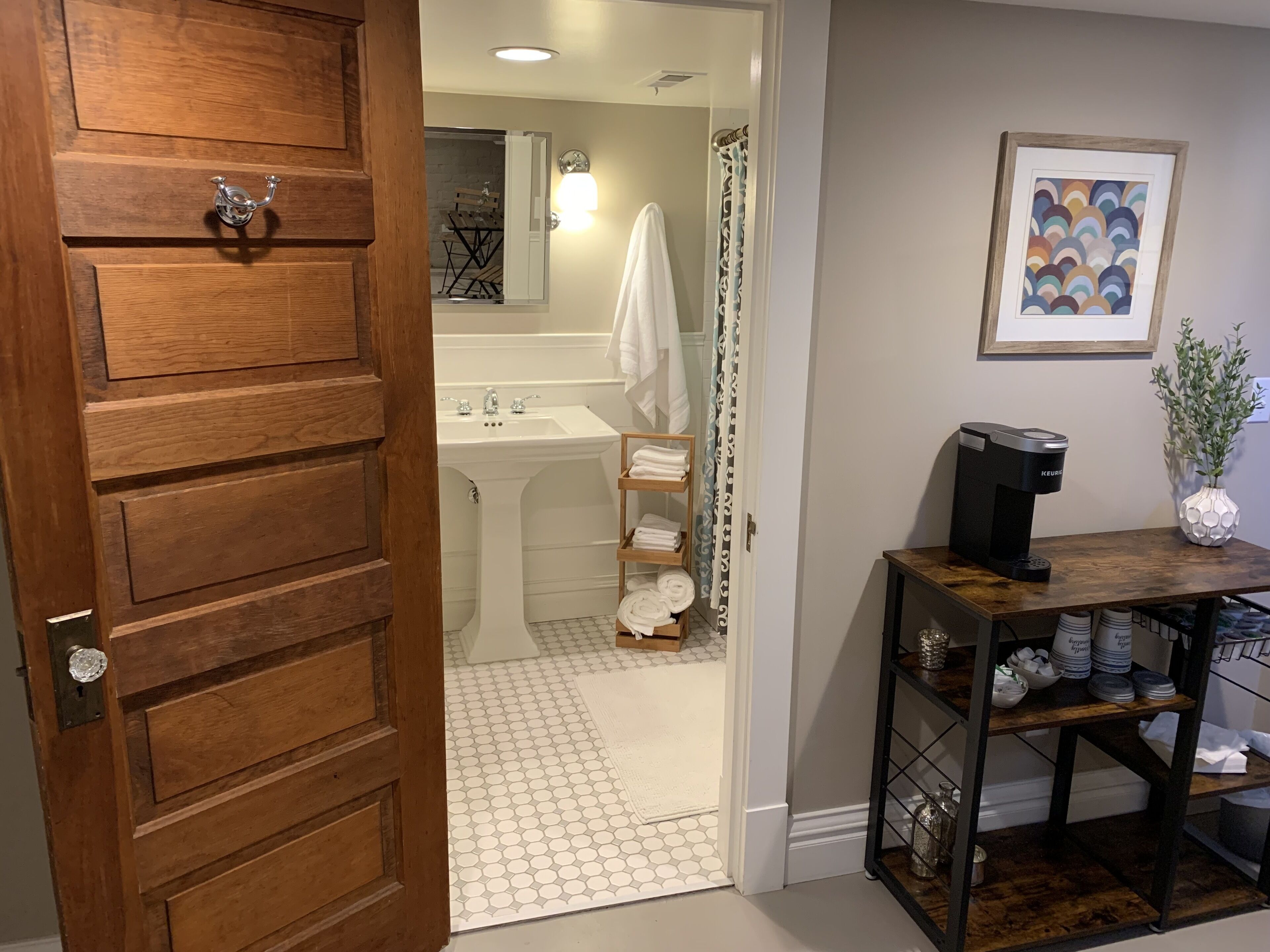Amazing Location- walkable to park, coffee & more! Cozy 1 Bd/1 Ba Private Suite