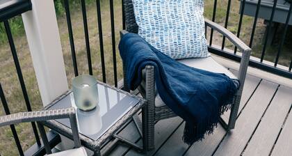 MaineStay Central Bangor Townhouse Near airport & Acadia Park w washer & dryer,