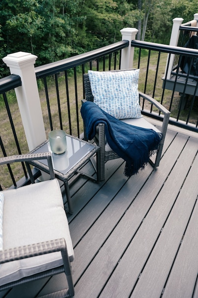 MaineStay Central Bangor Townhouse Near airport & Acadia Park w washer & dryer,