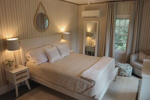 5 bedrooms, desk, iron/ironing board, travel cot - Hillside Haven: Luxe Farm Escape with 5BR - 2 King Bed - 2 Full Bath - Sleeps 10 (Swanzey)