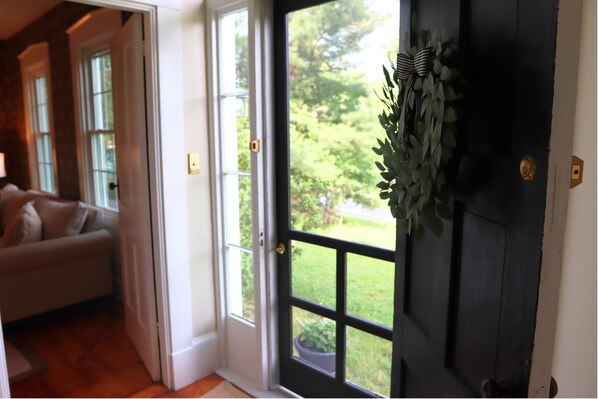 Interior - Hillside Haven: Luxe Farm Escape with 5BR - 2 King Bed - 2 Full Bath - Sleeps 10 (Swanzey)