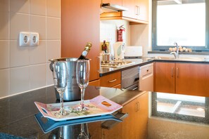 Mikrowelle, Ofen, Herdplatte, Geschirrspüler