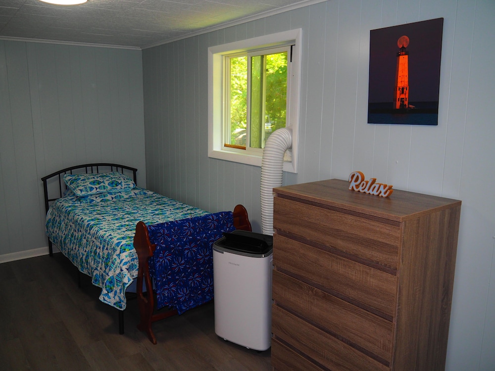 Cavalier Cottage PRIVATE WATERFRONT COTTAGE W/ HUGE DOCK AND 4 KAYAKS