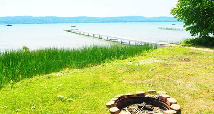 Cavalier Cottage - PRIVATE WATERFRONT COTTAGE W/ HUGE DOCK AND 4 KAYAKS!
