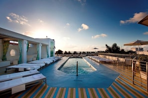 3 bedrooms - 3 Room Beachfront Art Deco 4 Queen 6 Single Beds (Miami Beach)