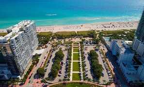 House | 3 bedrooms - 3 Room Beachfront Art Deco 4 Queen 6 Single Beds (Miami Beach)