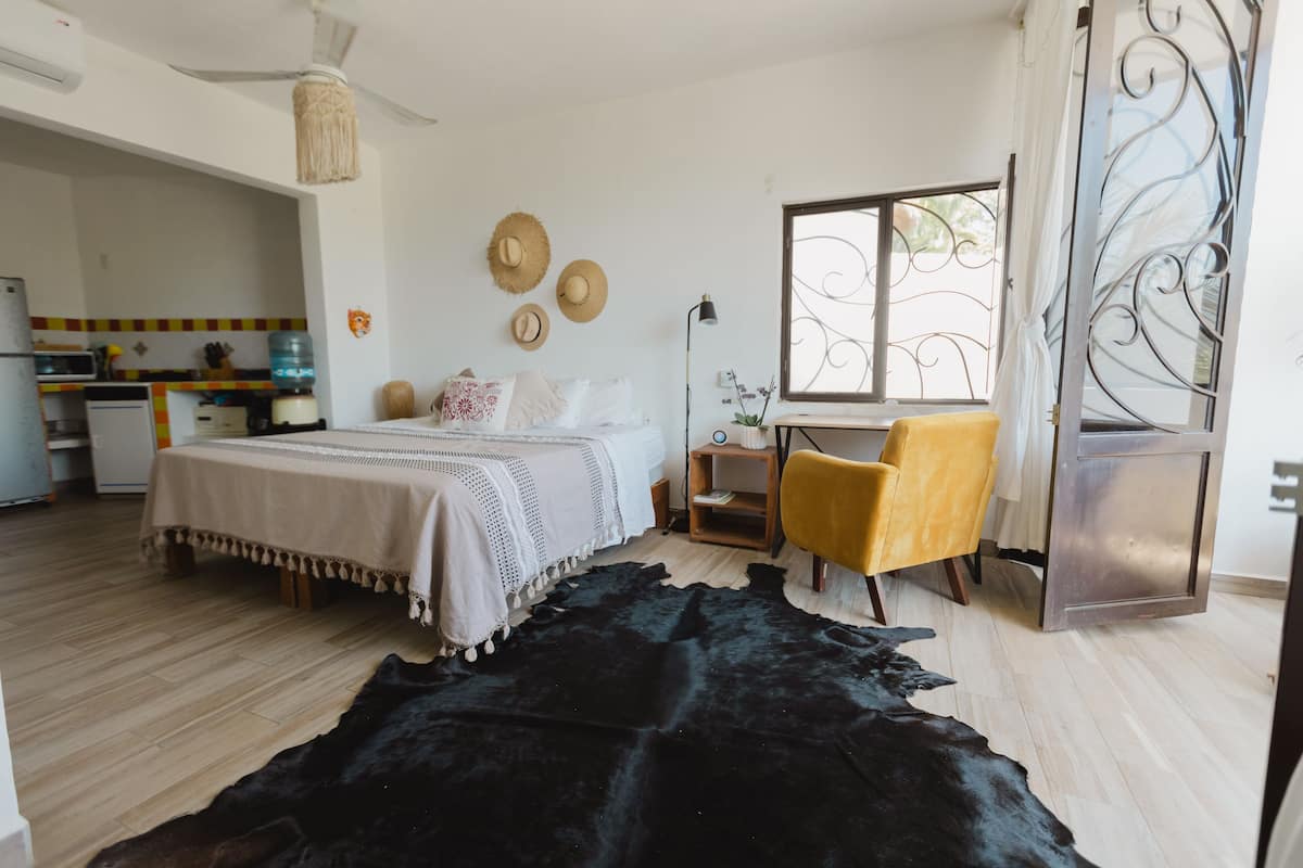 Junior appartement | 1 slaapkamer, een kluis op de kamer, individueel gedecoreerd