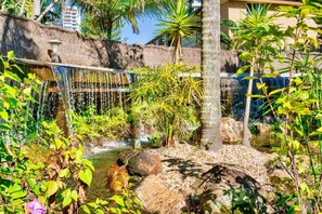 Property grounds - Vibrant & Fun! Beach & Views! Spacious & Bright! (Surfers Paradise)