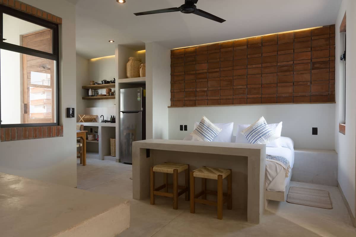 Departamento de lujo | 1 habitación, caja de seguridad en la habitación y escritorio 