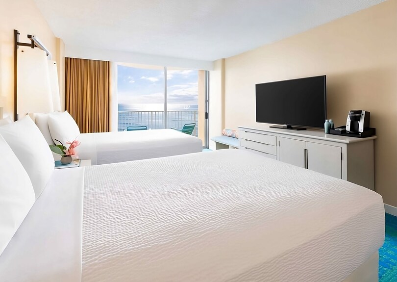 High Tides And Good Vibes! Beachfront Property, Pool, Near Honolulu Zoo - Honolulu