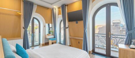 Dobbeltrom – deluxe, 1 queensize-seng | Memory foam-senger, individuelt dekorert og skrivebord