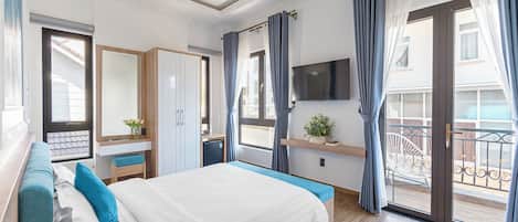 Deluxe Double Room, 1 Queen Bed | Memory foam beds, individually decorated, desk, laptop workspace