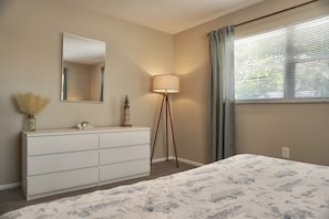 3 Schlafzimmer, Schreibtisch, BĂŒgeleisen/BĂŒgelbrett, kostenloses WLAN
