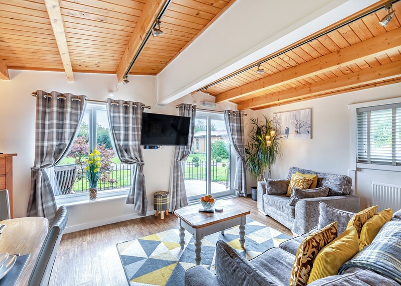 2 Bedroom Accommodation In Ellesmere - Cheshire