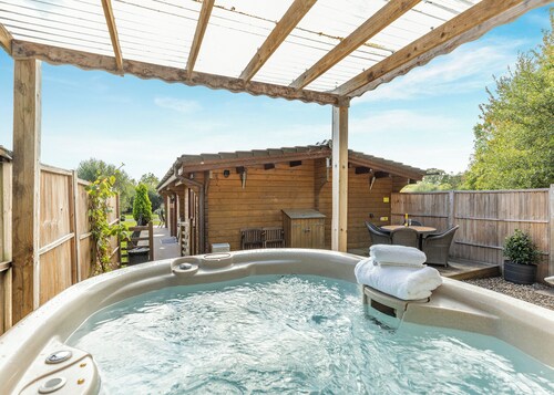 2 bedroom accommodation in Ellesmere