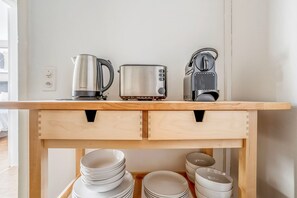 Interior - Gundeldingen studio w/ Storage, nr Train Station, by Blueground (Basel)