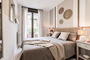 3 bedrooms, iron/ironing board, WiFi, bed sheets