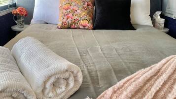 5 habitaciones, tabla de planchar con plancha y wifi gratis