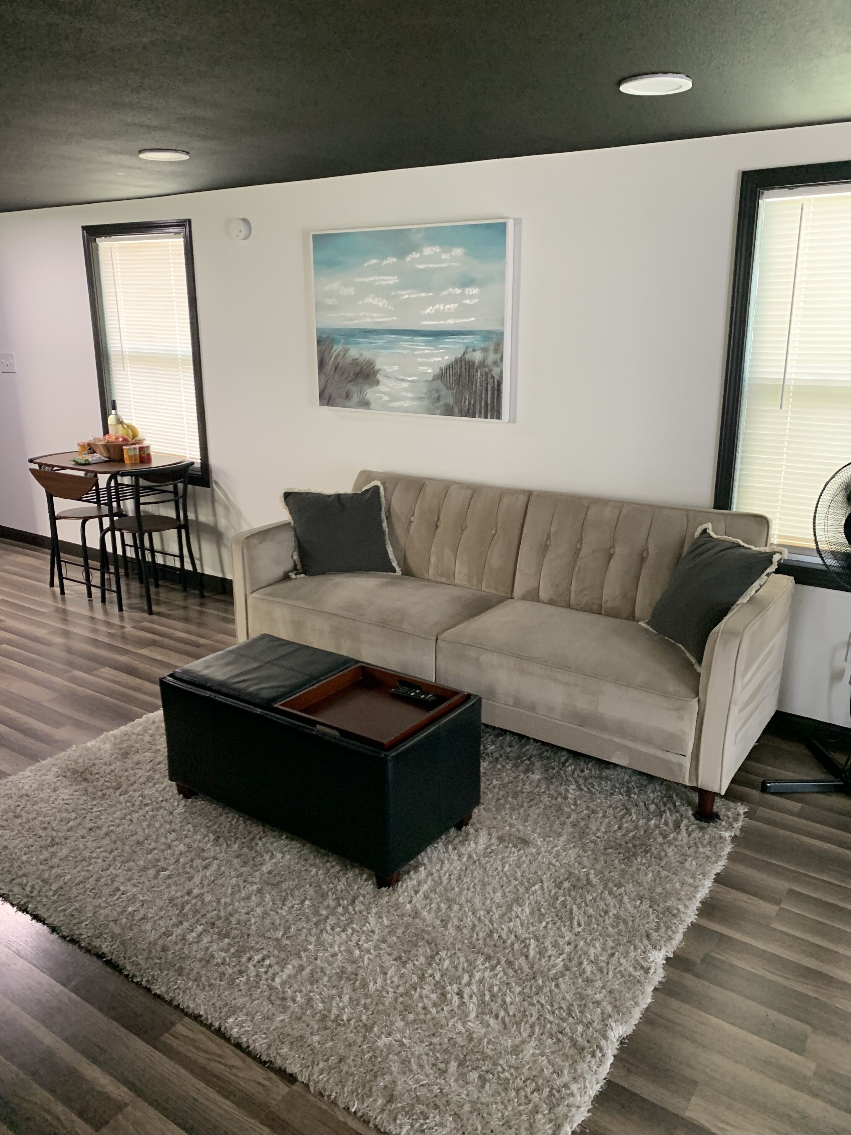 Furnished 2br Near Nas, Hospitals & Beach - Sleeps 4, Parking Included - Pensacola, FL