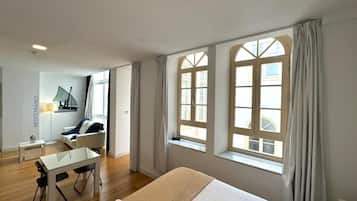 Tabla de planchar con plancha, Internet, ropa de cama