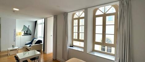 Strygejern/strygebræt, internetforbindelse, sengetøj