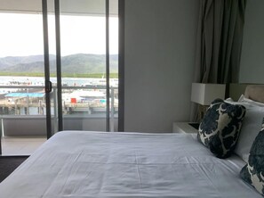 1 bedroom, iron/ironing board, WiFi, bed sheets - 302 Harbour View Cairns (Cairns City)