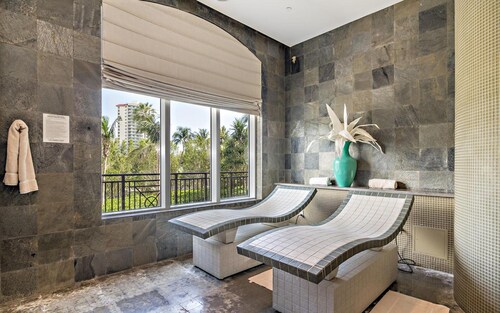 Ocean View 2 Bedroom Penthouse Condo