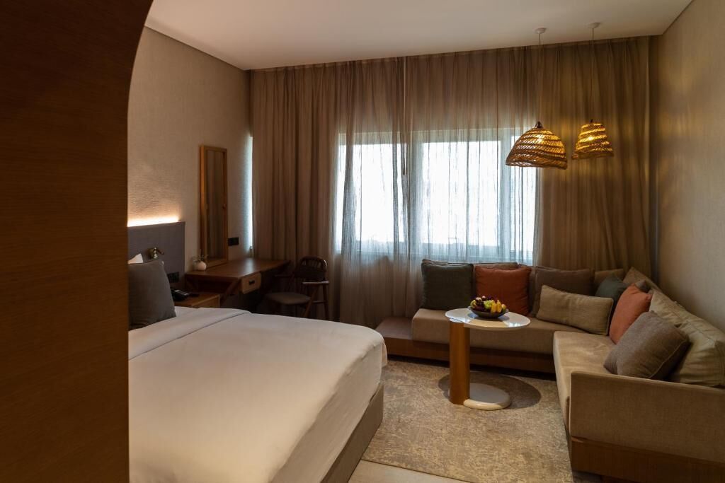 Executive Suite Near Khor Al Maqta Park