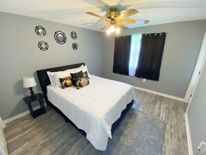 4 Schlafzimmer, Schreibtisch, Bügeleisen/Bügelbrett, WLAN