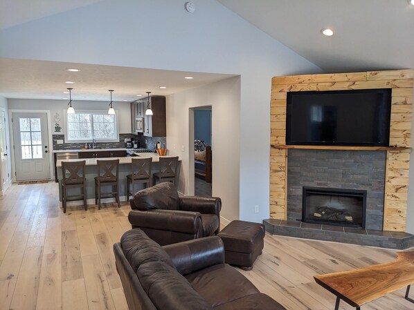 Smart TV, fireplace