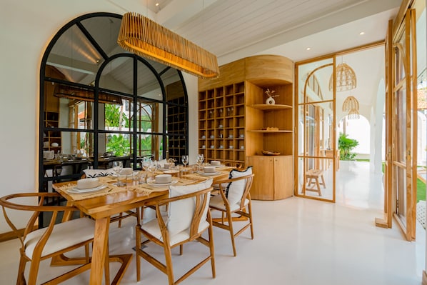 Luxury Villa | Dining room