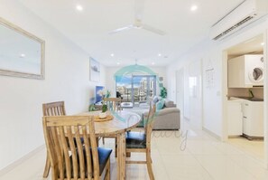 Comfort Condo | Dining room - Zen Sun City - 2 BR Cozy Apt Ocean View (Darwin)