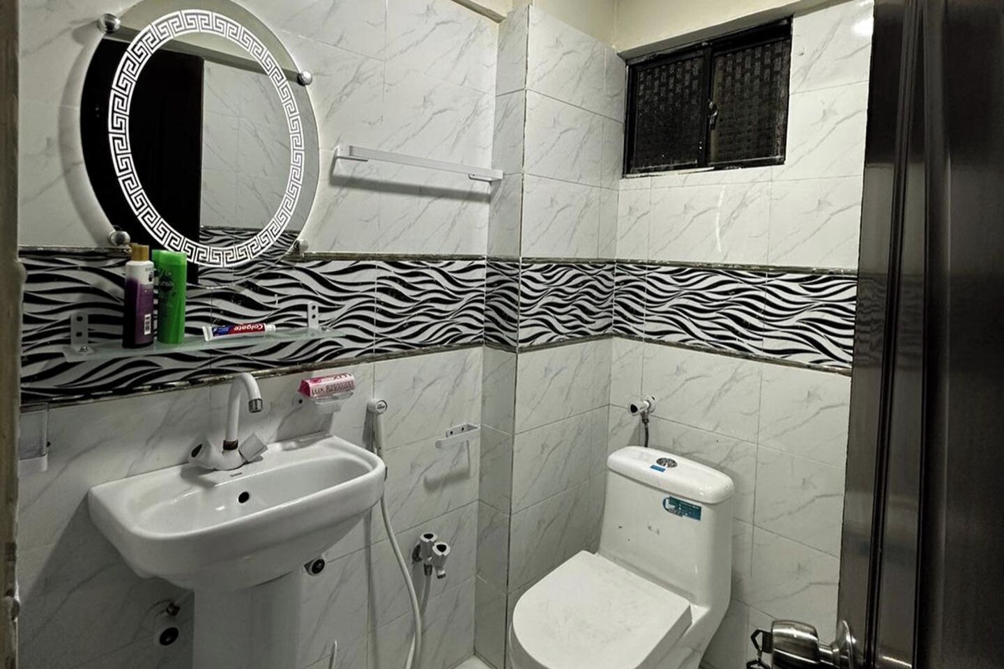 Shower, towels