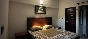 Apartment - Sleeps 2 - Parking - WiFi