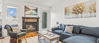 Cozy Canmore 1BR KING Condo - Fireplace, Pool/Hot Tub, Parking Walkable Location