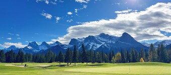 Cozy Canmore 1BR KING Condo - Fireplace, Pool/Hot Tub, Parking Walkable Location