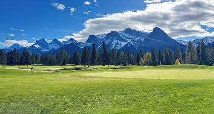 Cozy Canmore 1BR KING Condo - Fireplace, Pool/Hot Tub, Parking Walkable Location
