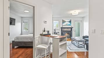 1 habitación, escritorio, wifi gratis y ropa de cama