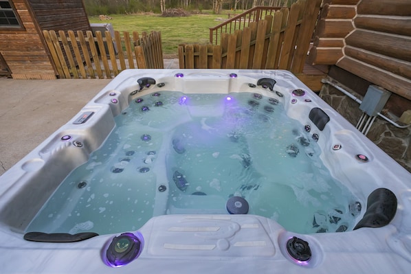 Outdoor spa tub