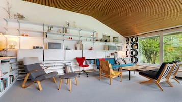 Télévision, lecteur de DVD, chaîne hi-fi