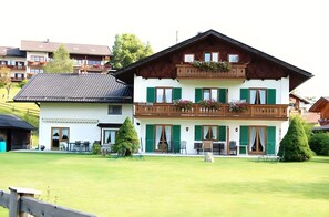 Exterior - Holiday Apartment 'Alpenblick Tilly - Walchensee' with Mountain View, Shared Garden and Wi-Fi (Krün)