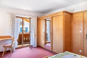 1 bedroom, free WiFi, bed sheets - Holiday Apartment 'Alpenblick Tilly - Soiernsee' with Mountain View, Shared Garden and Wi-Fi (Krün)