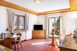 Interior - Holiday Apartment 'Alpenblick Tilly - Soiernsee' with Mountain View, Shared Garden and Wi-Fi (Krün)