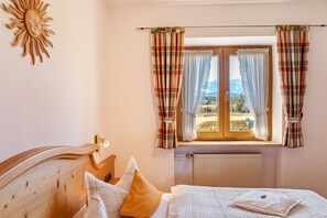 1 bedroom, free WiFi, bed sheets - Holiday Apartment 'Alpenblick Tilly - Lautersee' with Mountain View, Shared Garden and Wi-Fi (Krün)