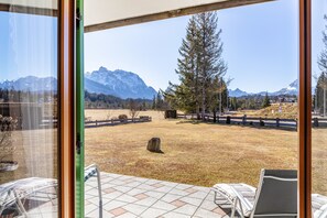 Interior - Holiday Apartment 'Alpenblick Tilly - Eibsee' with Mountain View, Shared Terrace and Wi-Fi (Krün)