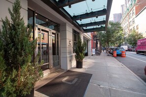 Exterior detail - Perfect UES 1BR w/ Gym, nr Art & Museums, by Blueground (New York)