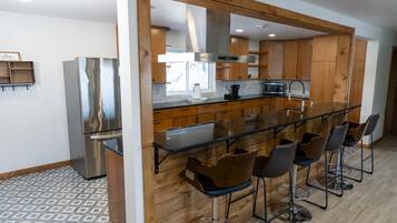 冰箱、微波炉、烤箱、炉灶