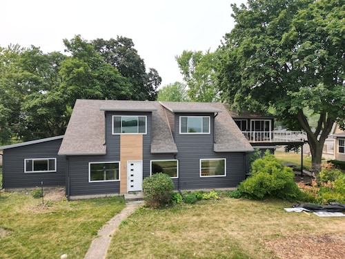 New Renovation!  Gorgeous Lake Views!  Outdoor Hot Tub, Huge open concept rooms!
